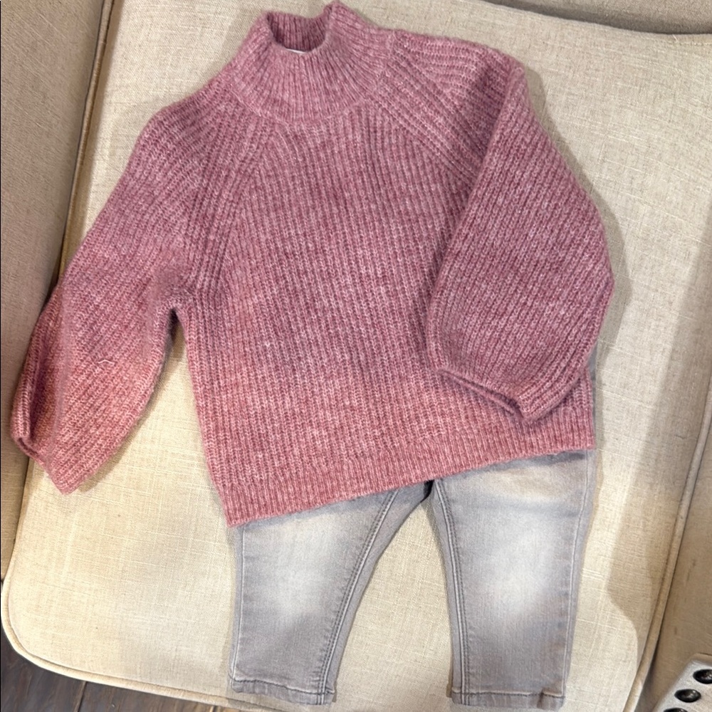 Zara Soft Pink Knit Sweater and gray jeans